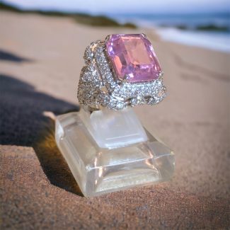 Rose Gold Ring with Pear-Shaped Pink