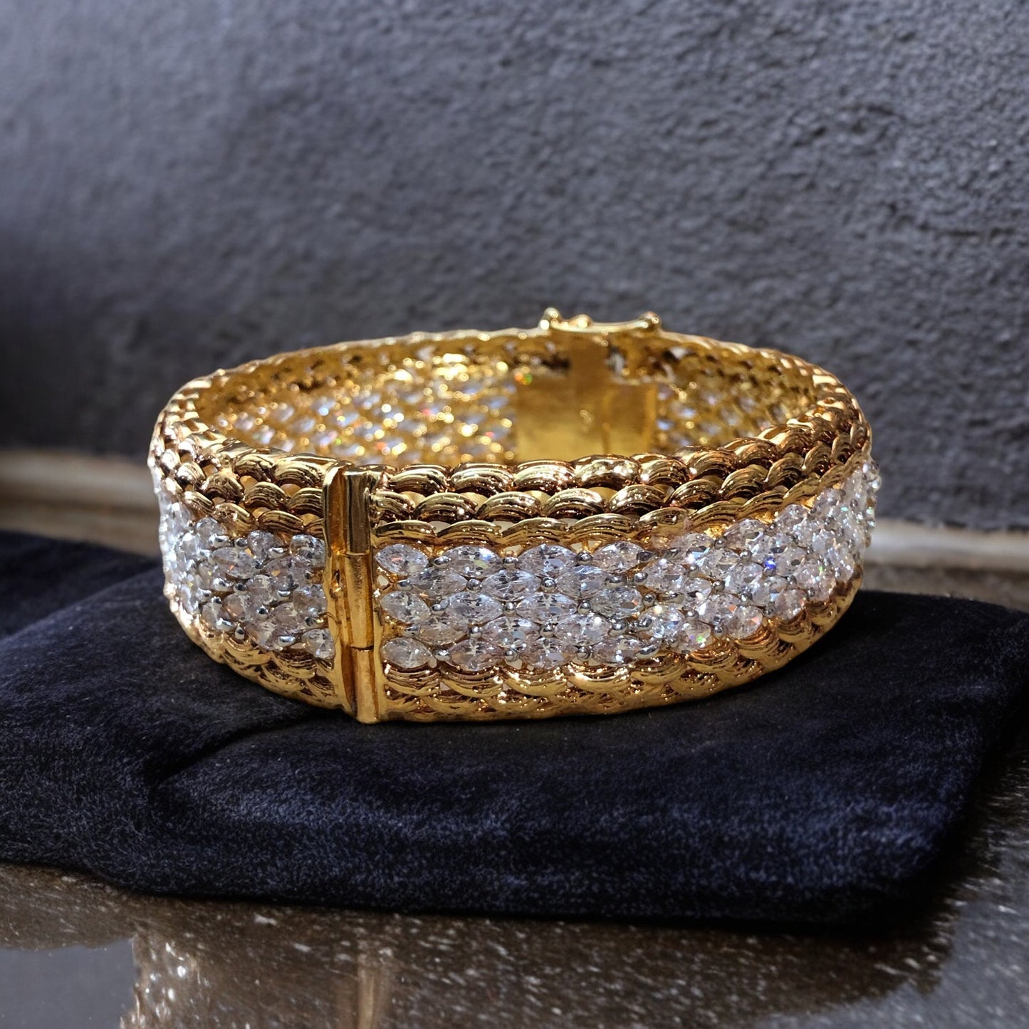 bangle in gold